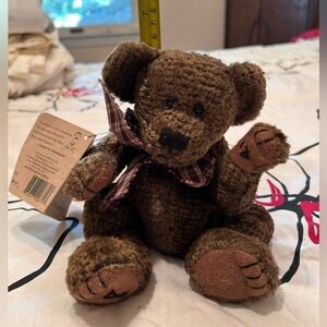 Boyd’s Bear “Scruffy S. Beariluved” Fully Jointed.